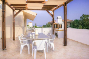 C&F Holiday House 5mins Walk To The Beach